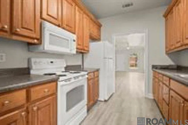 2 bed, 1000 sqft, $1,500 — Photo 2