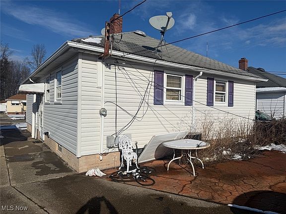 2nd image of 2923 Park Dr