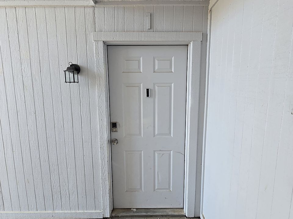 1st image of 104 N Heights Dr APT 1