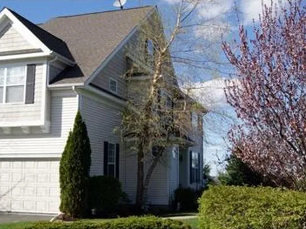 28 Crestview Ln, Danbury, CT 06810