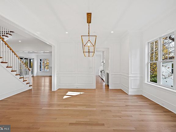 3rd image of 4511 Everett St