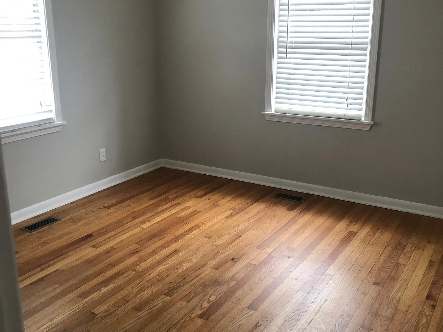2 bed, 900 sqft, $1,600 — Photo 4