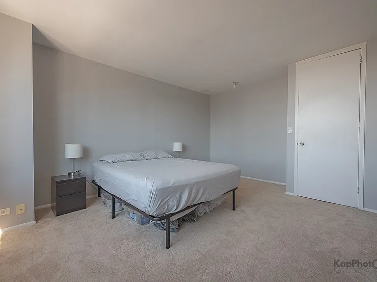 655 W Irving Park Rd #1417 — Photo 16