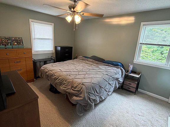 5th image of 904 Tyler Cir