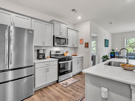 3rd image of 322 Glass Rd