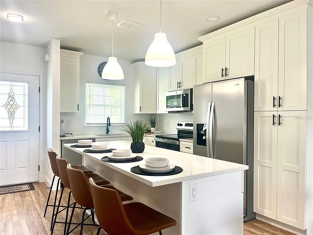 3 bed, 2.5 bath, 1506 sqft, $2,500 — Photo 3