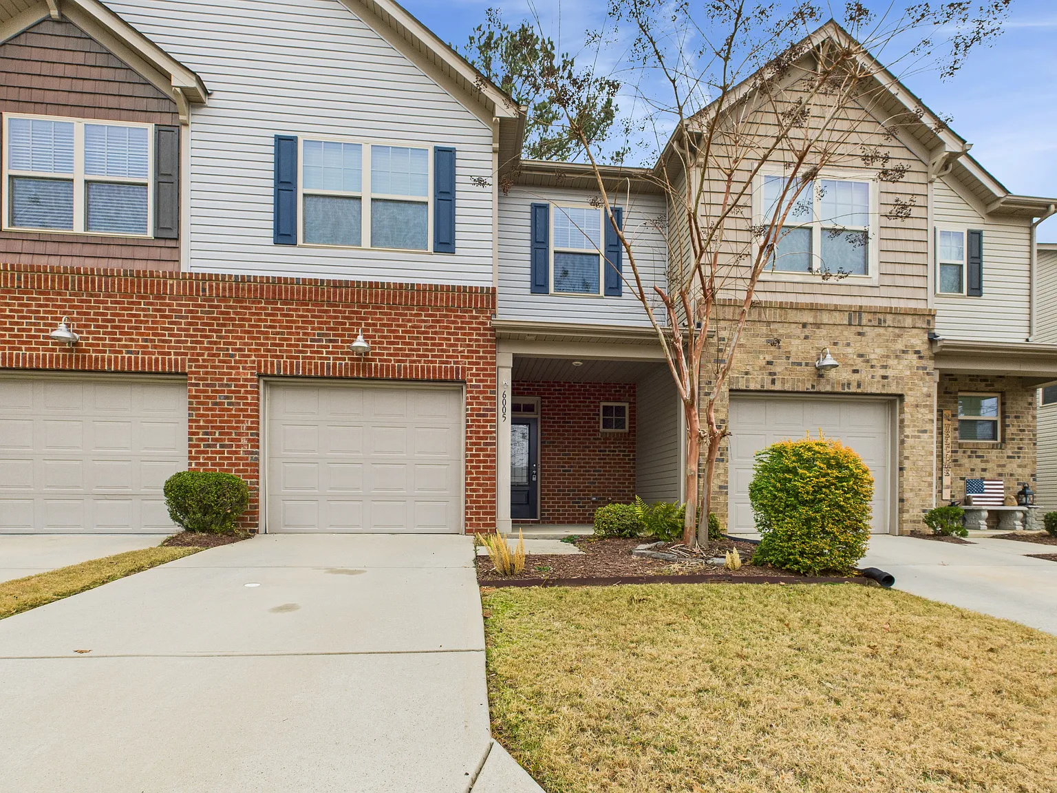3 bed, 1852 sqft, $2,195 — Photo 1