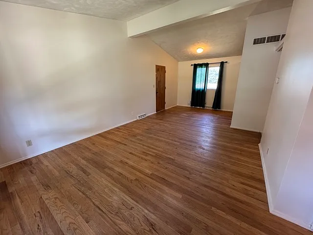 3 bed, 1800 sqft, $1,900 — Photo 3