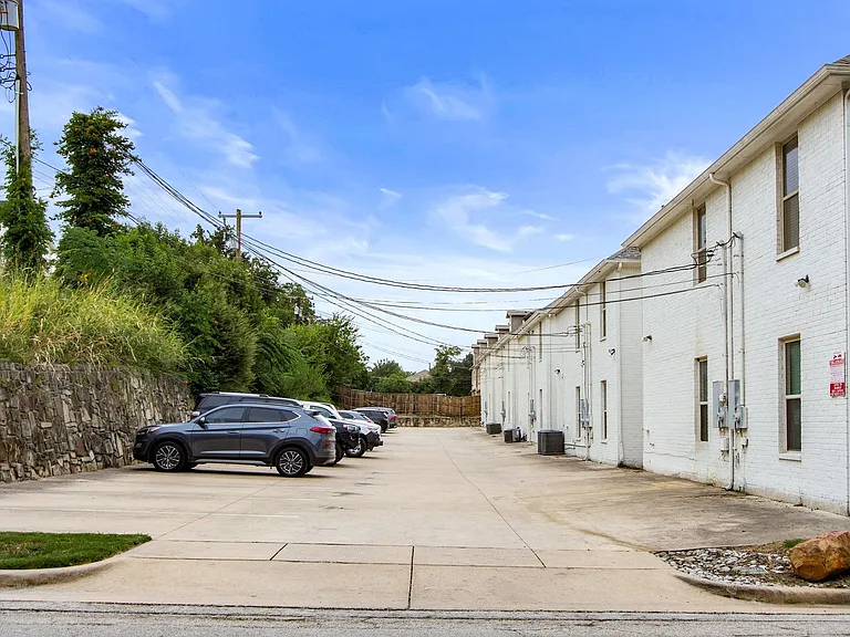 2713 McCart — Photo 26
