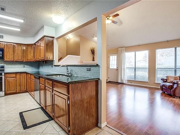 3rd image of 2918 Princewood Dr