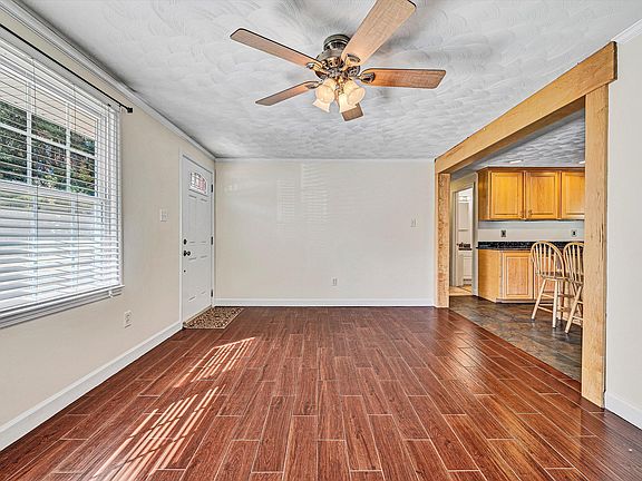 3rd image of 1445 Gratton St