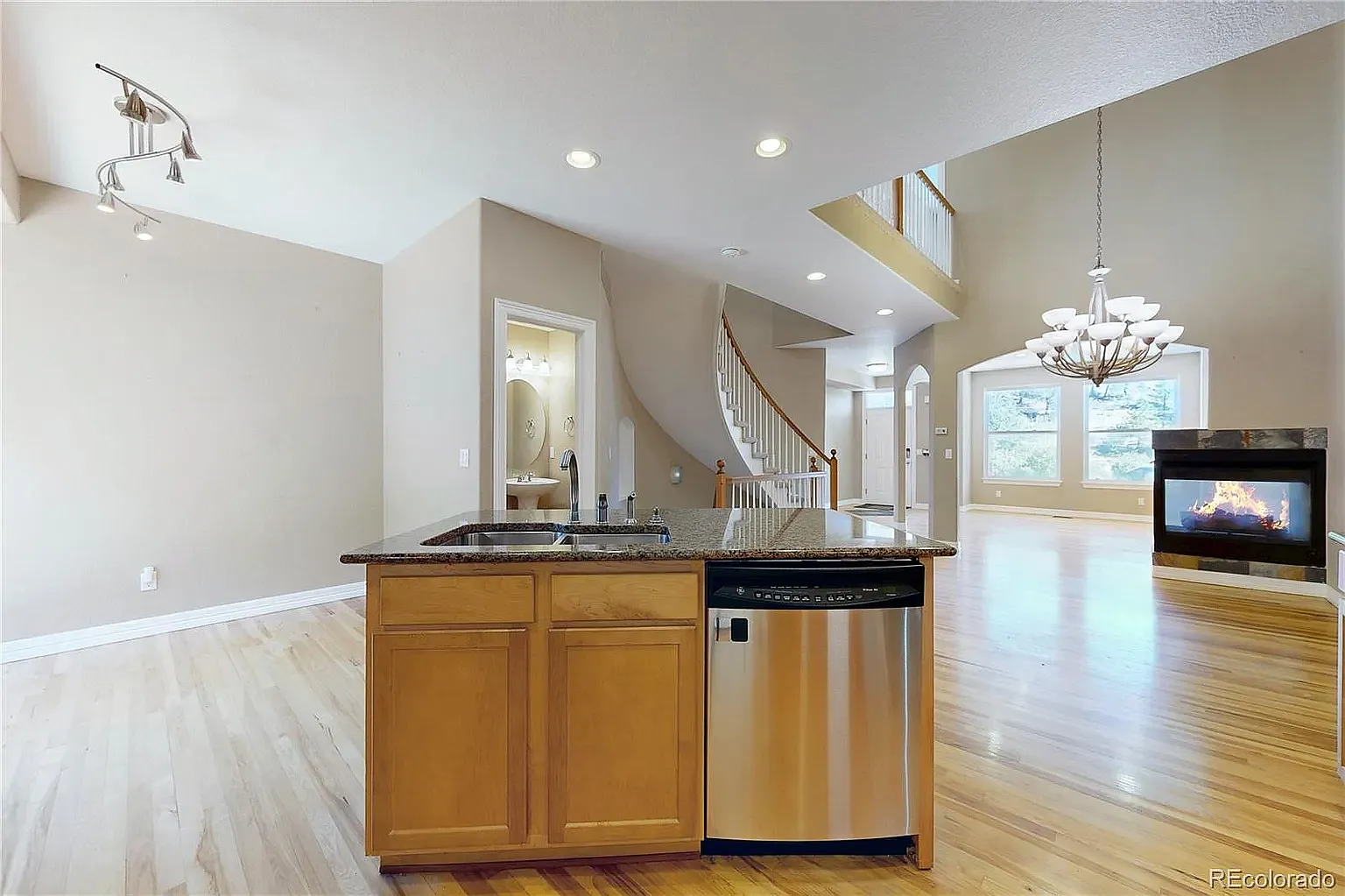 3 bed, 2283 sqft, $2,700 — Photo 4