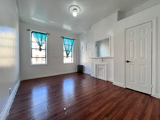 Rented by Friedman Mayer, LREB | media 10