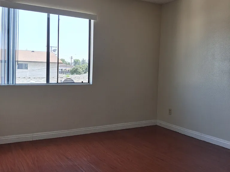 1527 Stevens Ave #G — Photo 8