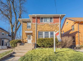 532 E Chicago St, Elgin, IL 60120