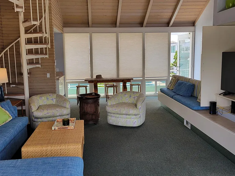 2525 Ocean Front — Photo 10