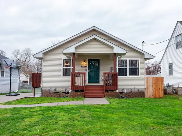 2518 E 39th Ct, Des Moines, IA 50317