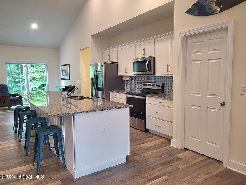 5th image of 20 Basswood Court