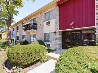 8995 Kennedy Dr #104D, Des Plaines, IL 60016
