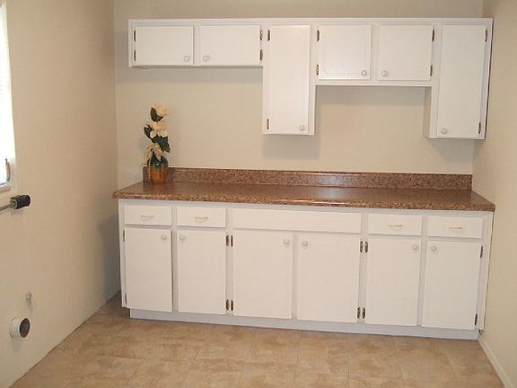 5th image of 103 S Desoto St
