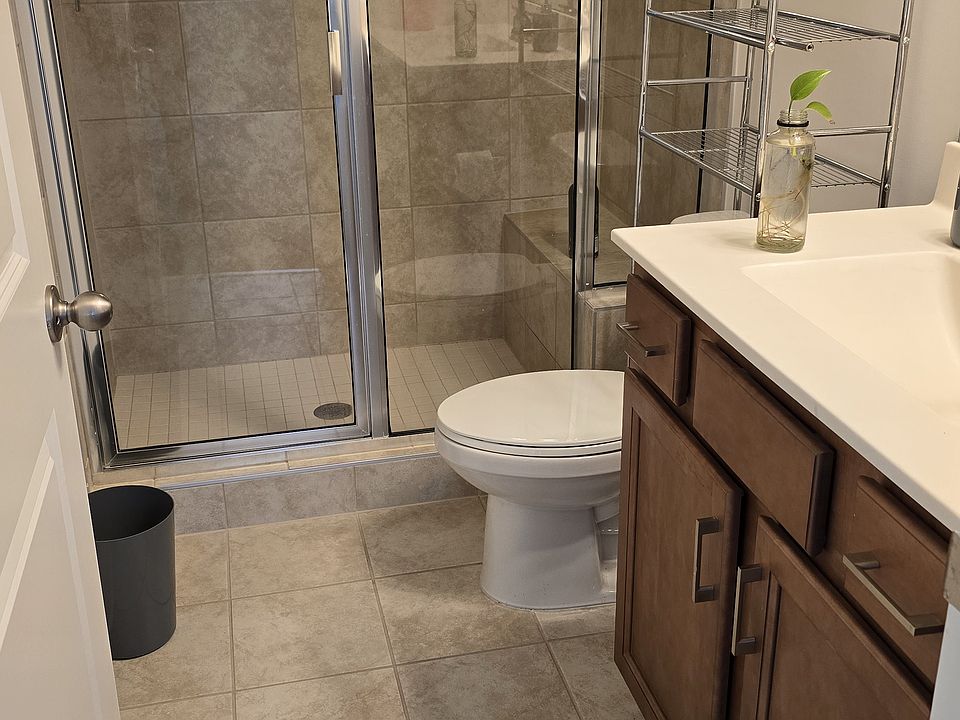 First floor full bath room