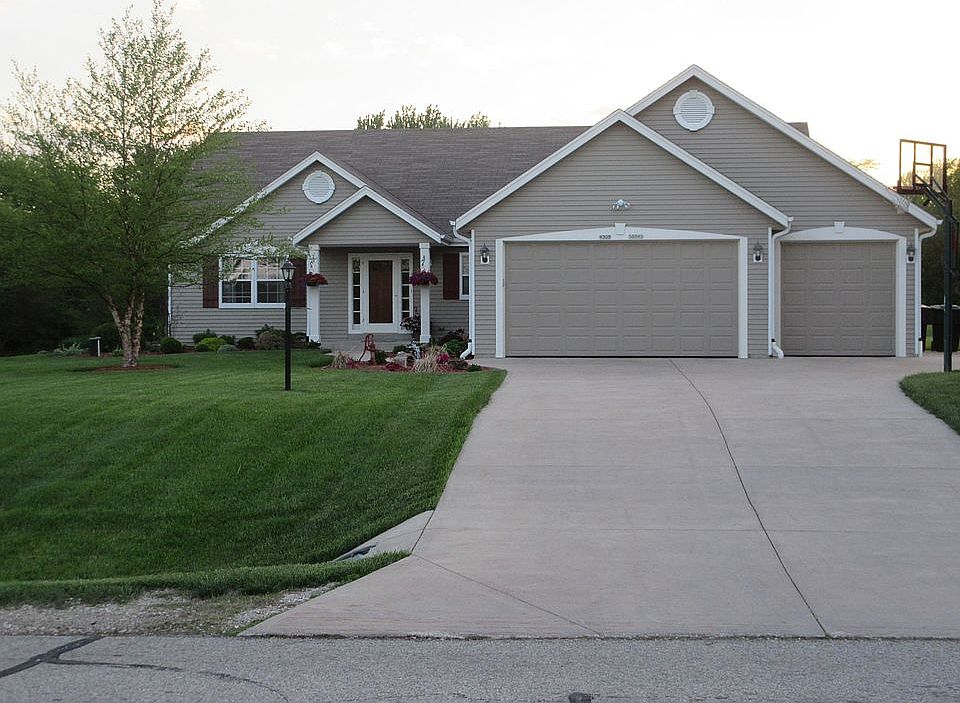 1st image of W308S8845 Woodland Dr