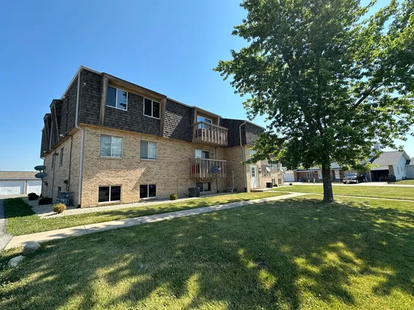 2390 Bicentennial Ave APT 4, Crest Hill, IL 60403