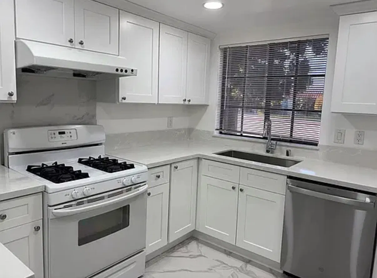 2 bed, 1013 sqft, $2,900 — Photo 4