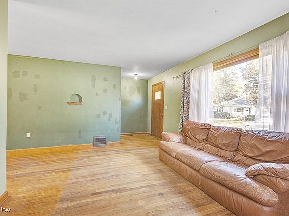 4th image of 1117 Bell Ct