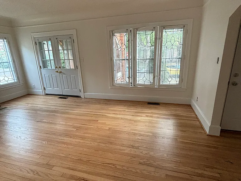 1402 Somerset Ave — Photo 5