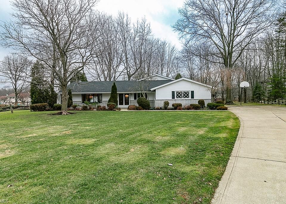 1st image of 477 Woodbine Cir