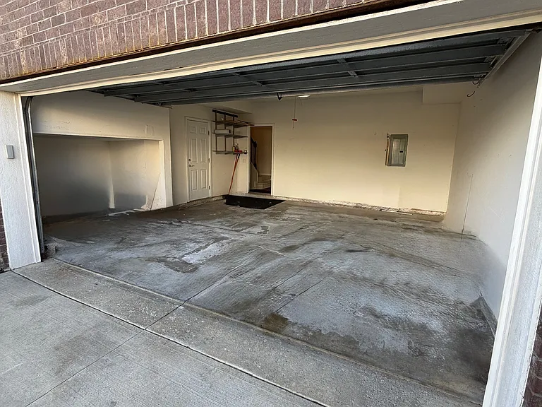 5975 N Pointe Dr — Photo 33