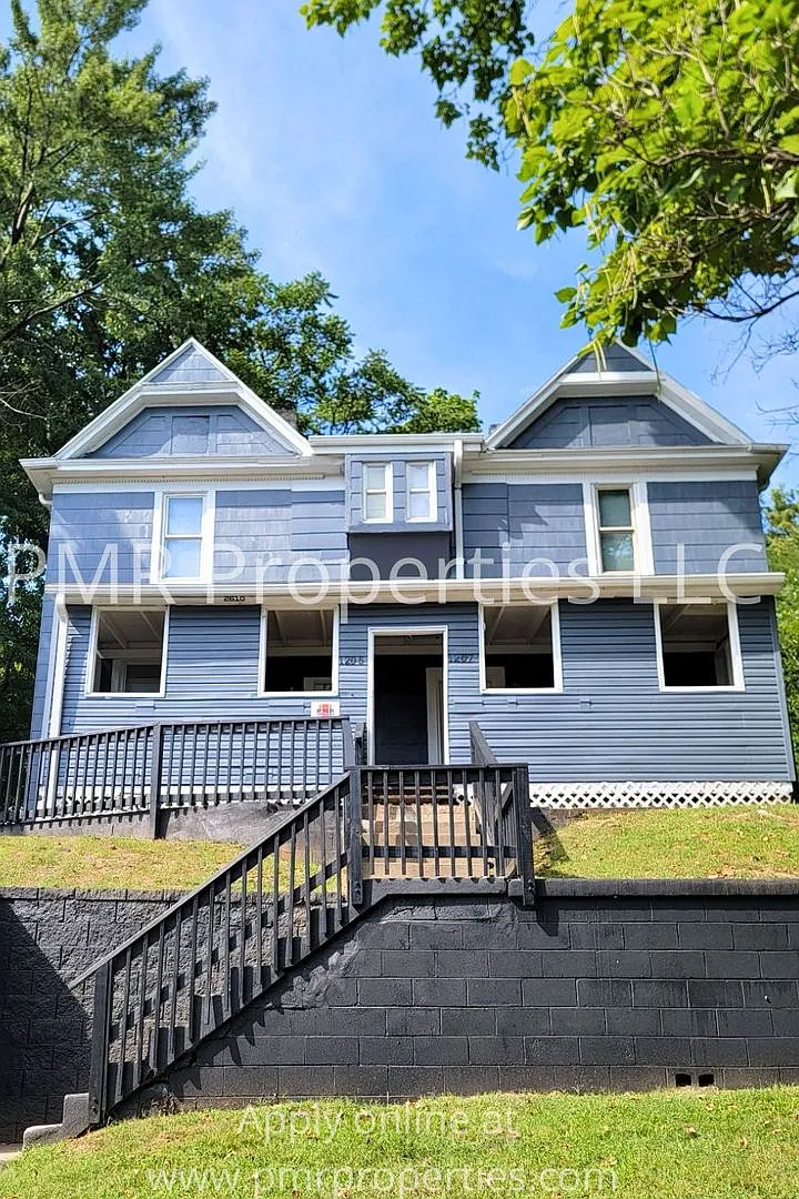 1205/1207 Douglas Street — Photo 1