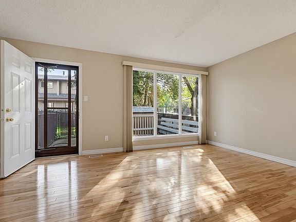 5th image of 10633 31st Ave NW #139