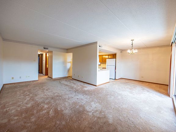 3rd image of 16742 Paxton Ave