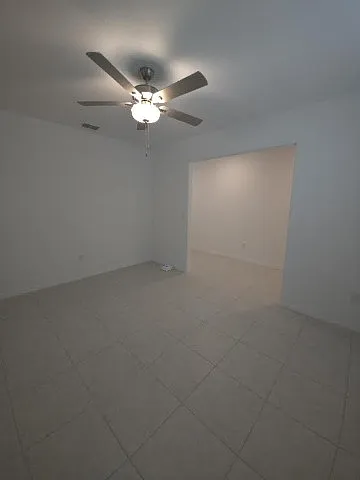 6-Bedroom Home in Abbott Square! — Photo 3