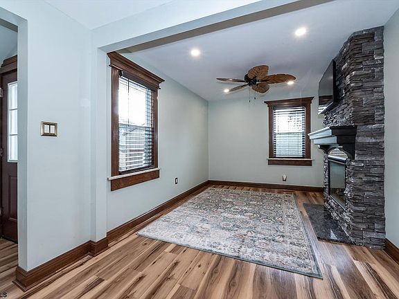 4th image of 24 Miller Ln