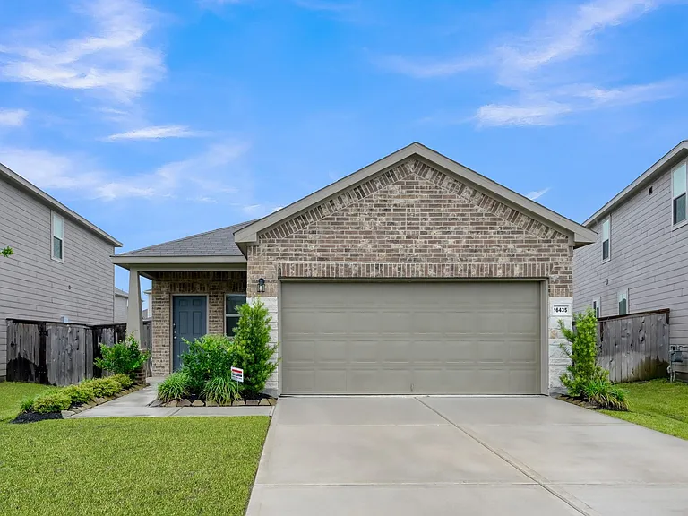 16435 Big Hickory Dr — Photo 2