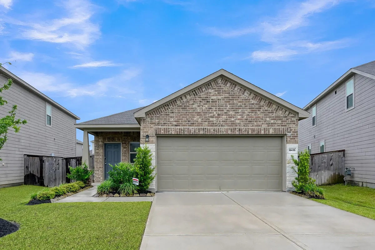 Building Photo - 16435 Big Hickory Dr