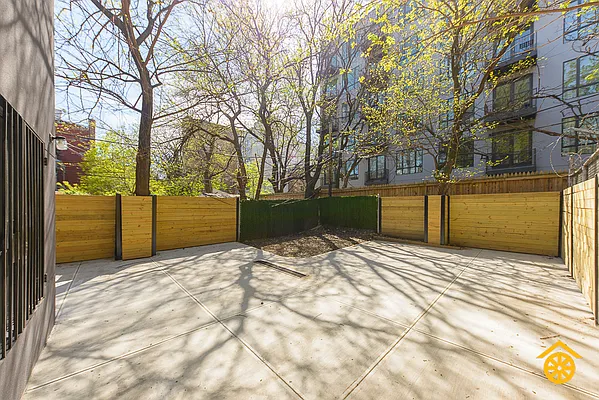 Rented by Reubel Group LLC | media 27