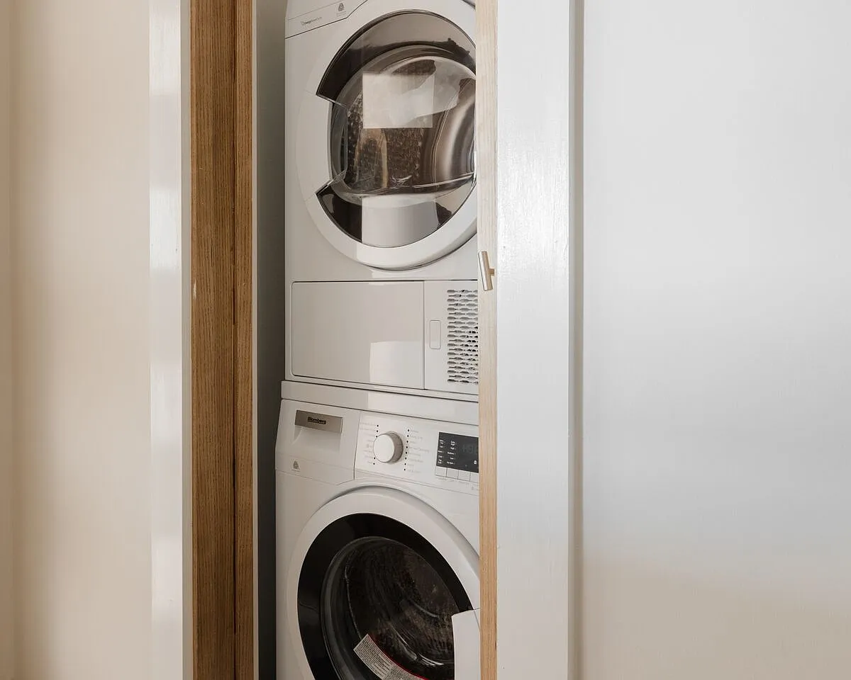 Studio, 350 sqft, $1,995 — Photo 4