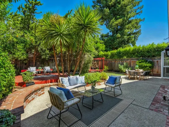 213 Yarborough Ln, Redwood City, CA 94061
