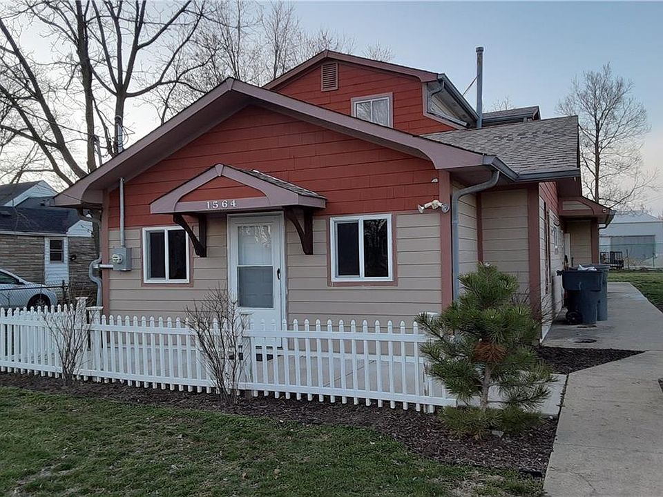 Front of 4 bedroom unit