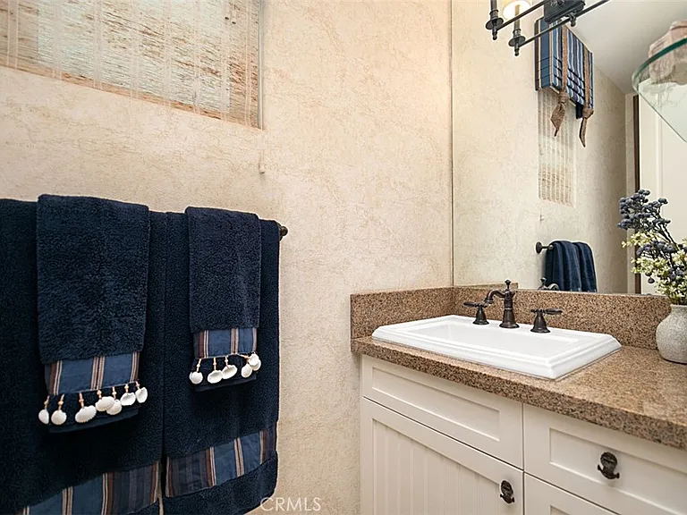 208 E Balboa Blvd — Photo 20