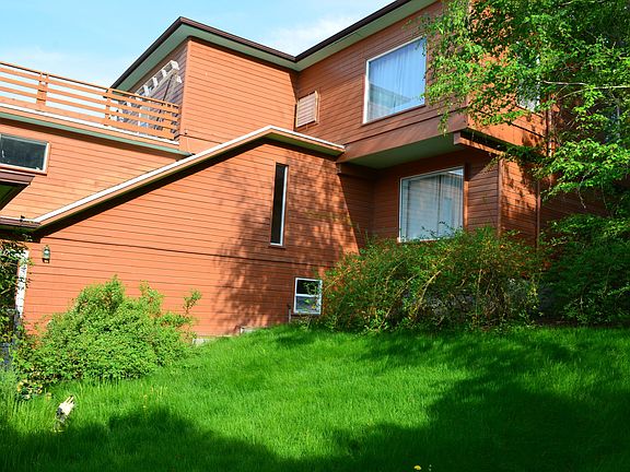 2nd image of 1155 NE Orchard Dr