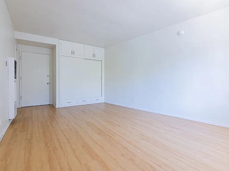 667-669 Levering Ave — Photo 30