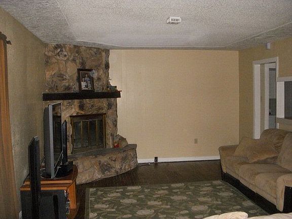 2nd image of 1404 N Belmont Ave