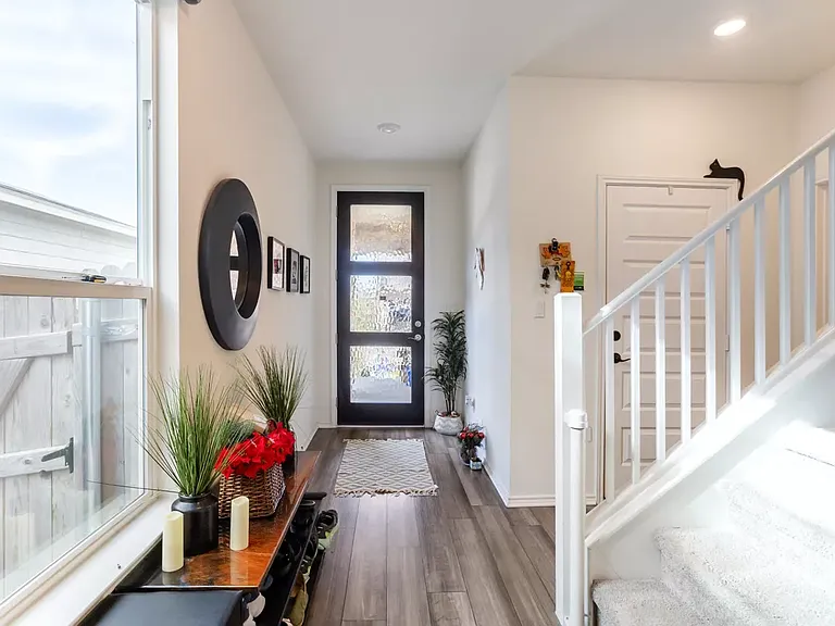 1133 Aronia Ln — Photo 2