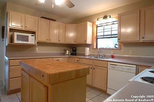 4th image of 1419 Coco Dr