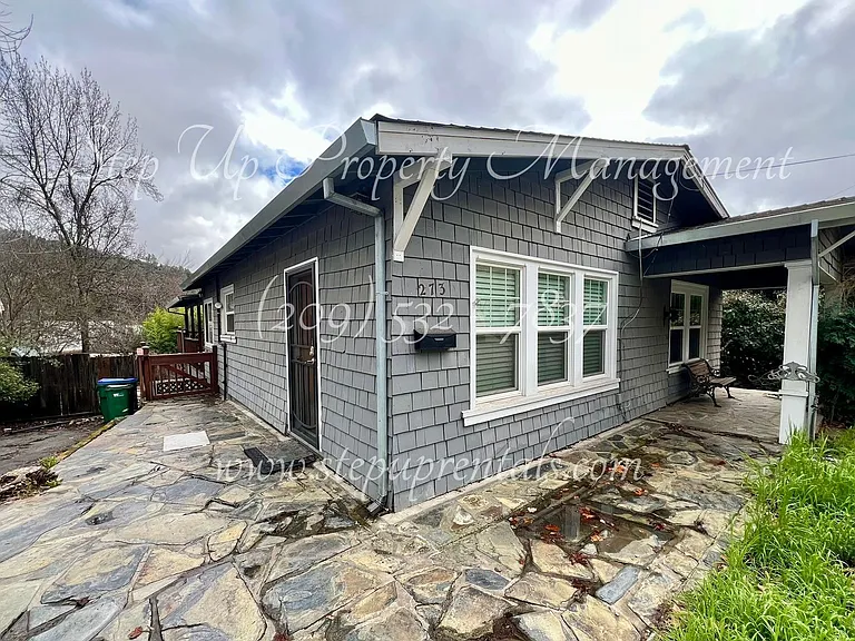 273 Lyons St — Photo 1